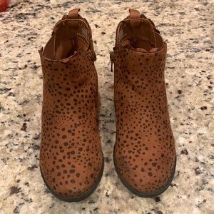 Girls GAP cheetah print boots, used size 12